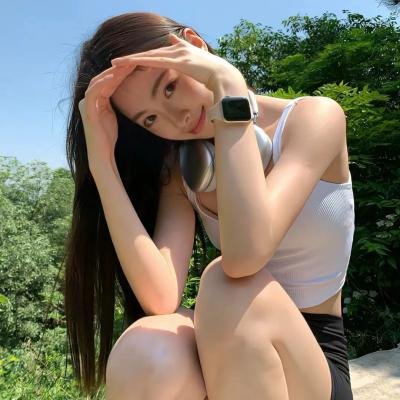 九顶假发的女孩